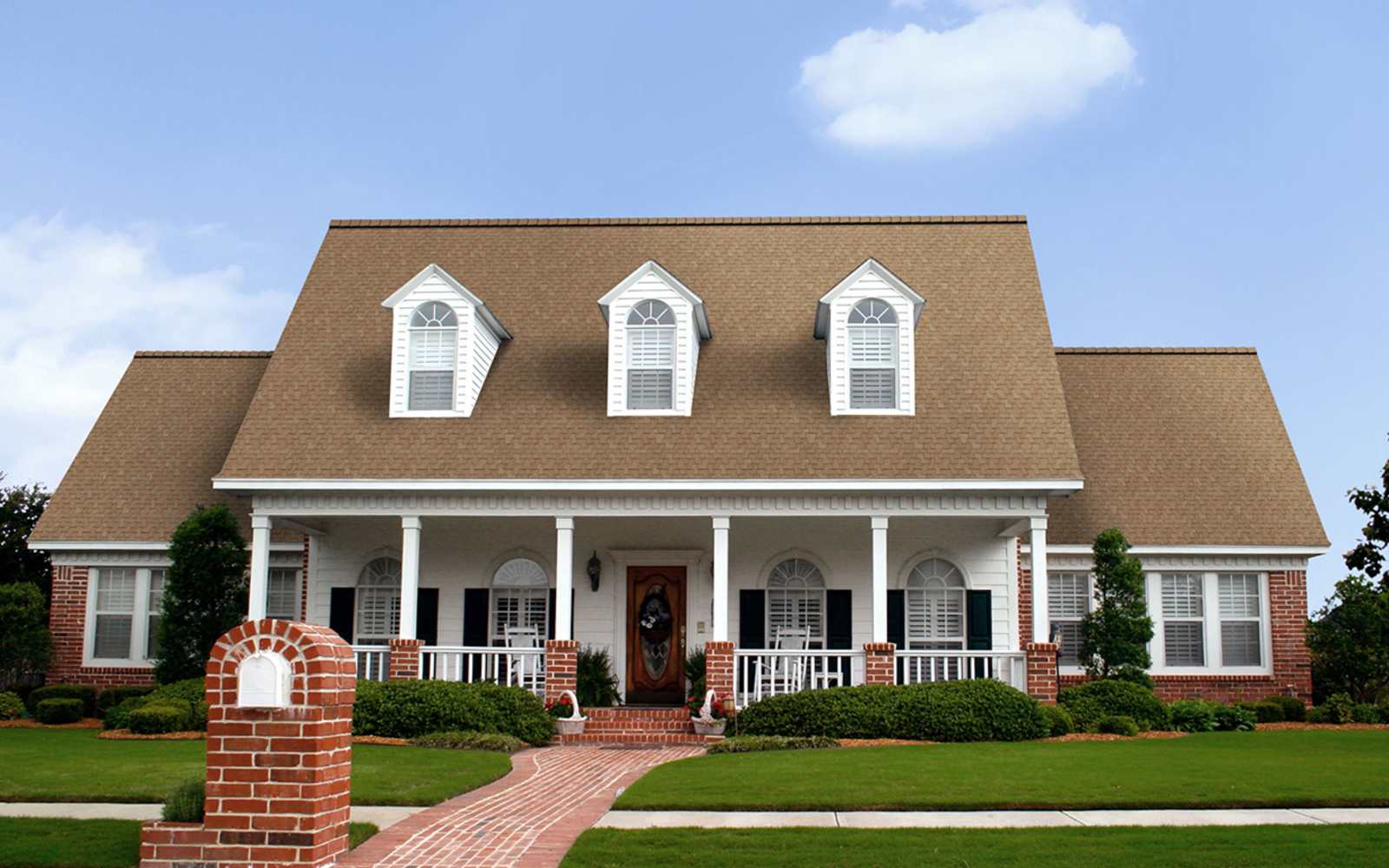 Home with Owens Corning Woodcrest Sand Castle roof
